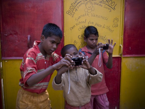 pankaj-showing-the-younger-kids-how-to-use-the-cameras.preview